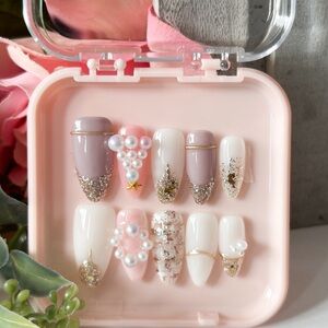 Elegant Pearl and Glitter Nail Set